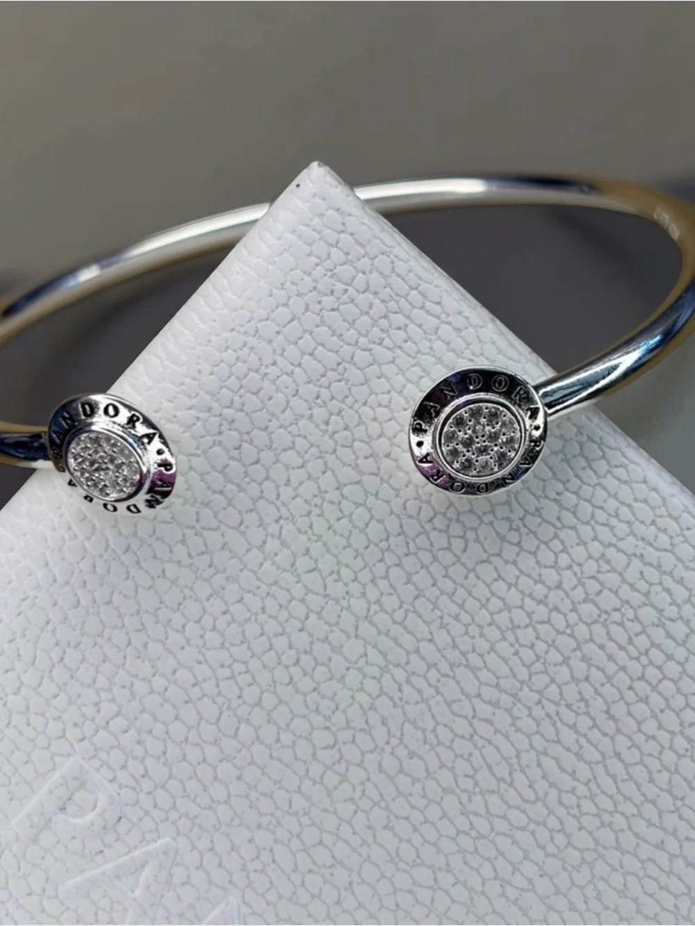 Pandora logo pavé